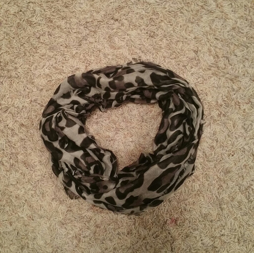 Gery, black, and tan cheetah print scarf